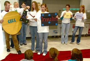 Nutrition students from SIUC visit Cobden Elementary