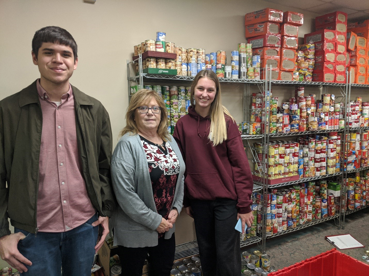 Friendly Competition Helps Stock Saluki Food Pantry