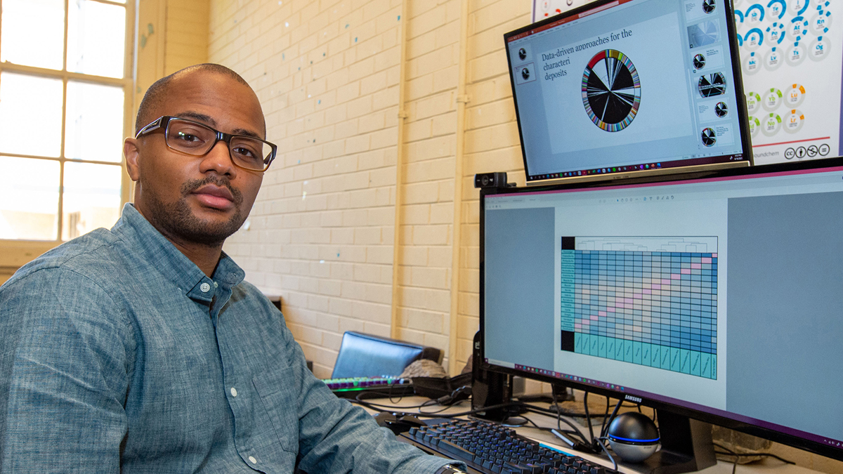 Scholars program helps minority doctoral students pursue faculty posts