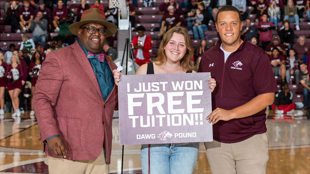 SIU freshman wins free tuition after 2,000 students attend the men’s