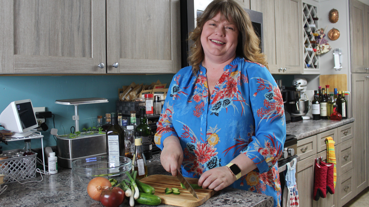 Niki Davis, chopping vegetables in her kitchen.