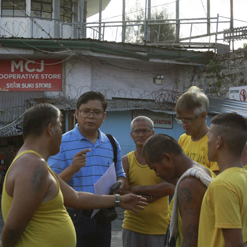 Raymund-with-jail-inmates-sm-square.jpg