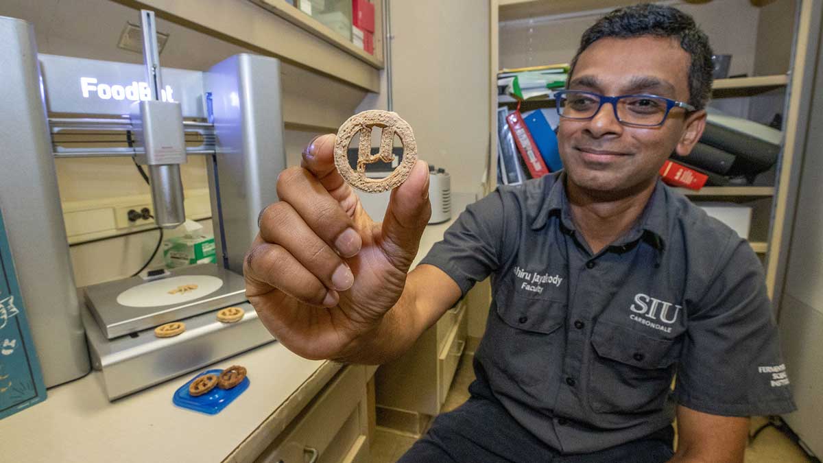 Lahiru Jayakody holds a 3D-printed cookie