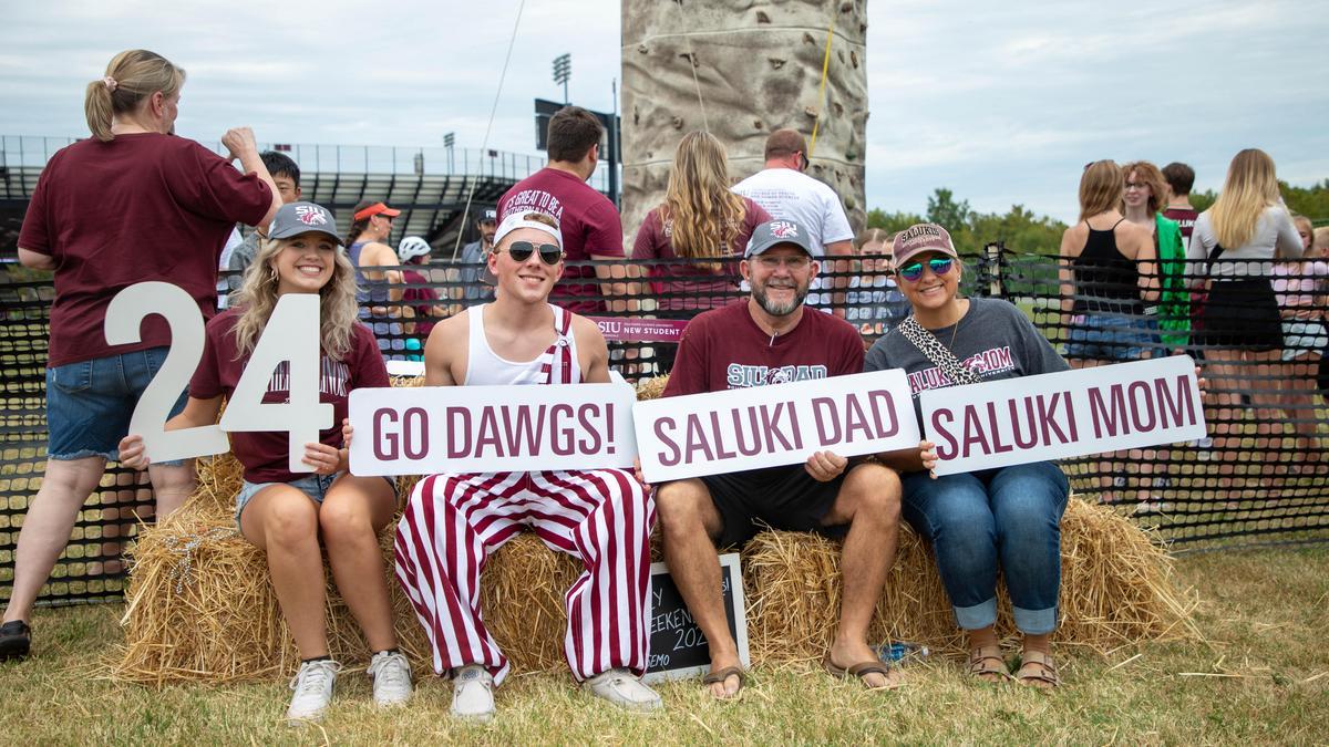 Families posing for pictures at Family Weekend Tailgate.