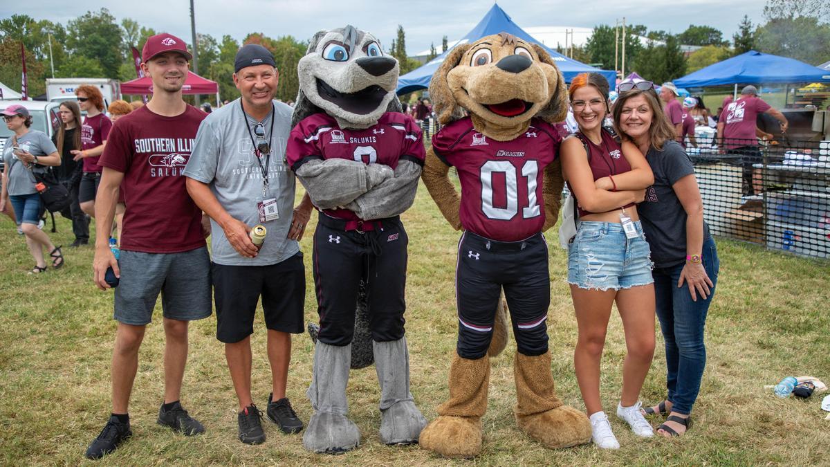 A family stops for a picture with Grey Dawg and Brown Dawg, SIU Carbondale's mascots, at Family Weekend.