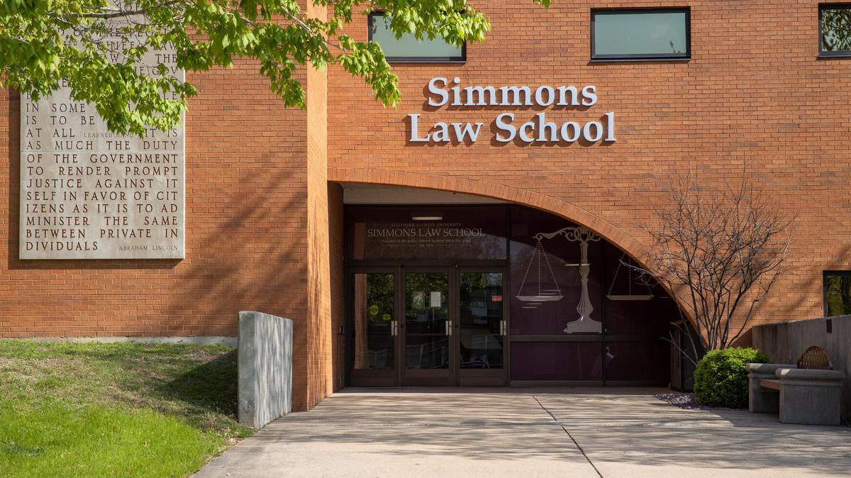 Outside image of SImmons Law School at SIU Carbondale.