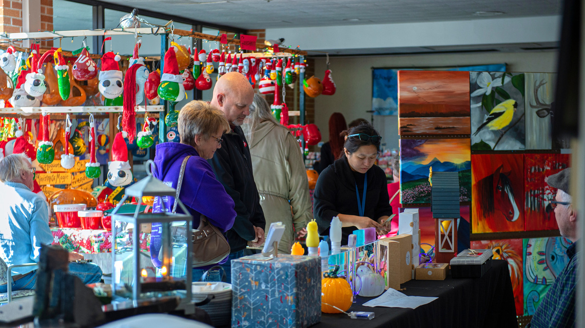 Vendors and customers at the SIU Holiday Craft Fair.