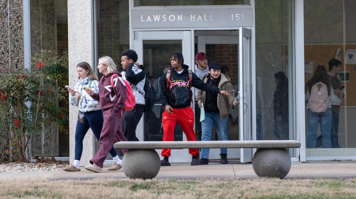 Students exiting Lawson Hall on the campus of SIU Carbondale.