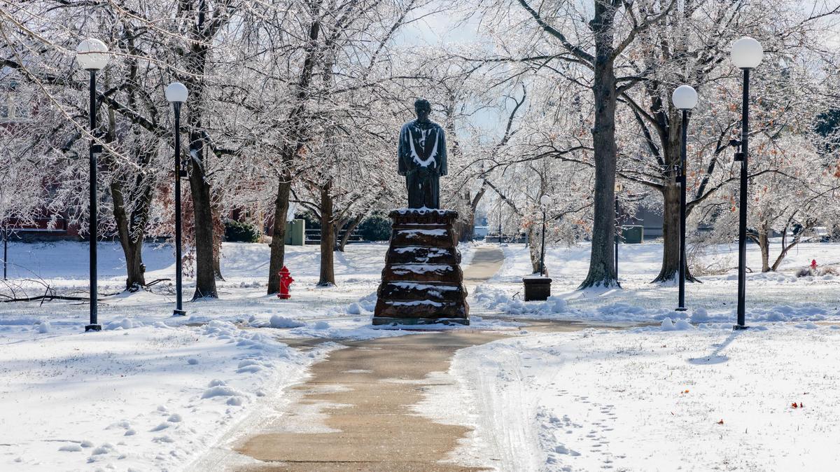 Delyte Morris statue on the SIU Carbondale campus.