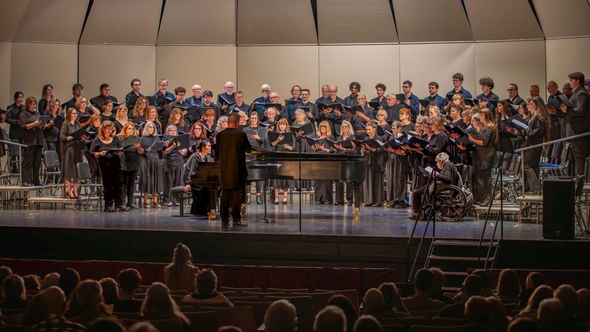 SIU Concert Choir and Choral Union performing in November 2025