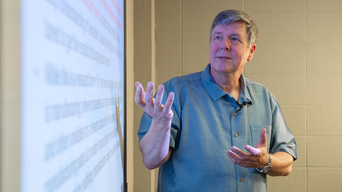 Jim Nelson teaching class.