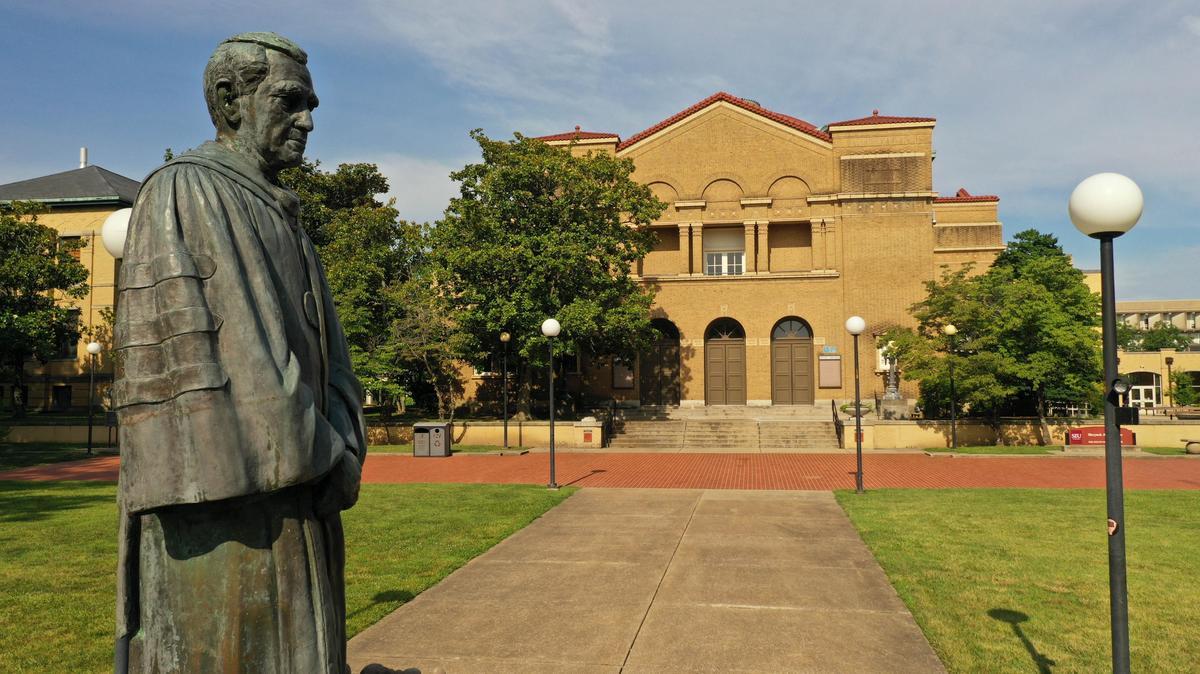 Statue of Delyte Morris on the campus of SIU Carbondale.