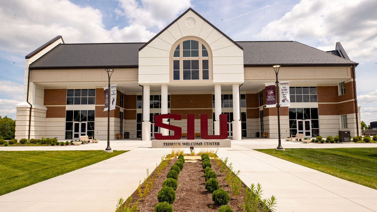 Photo of Tedrick Welcome Center at SIU Carbondale