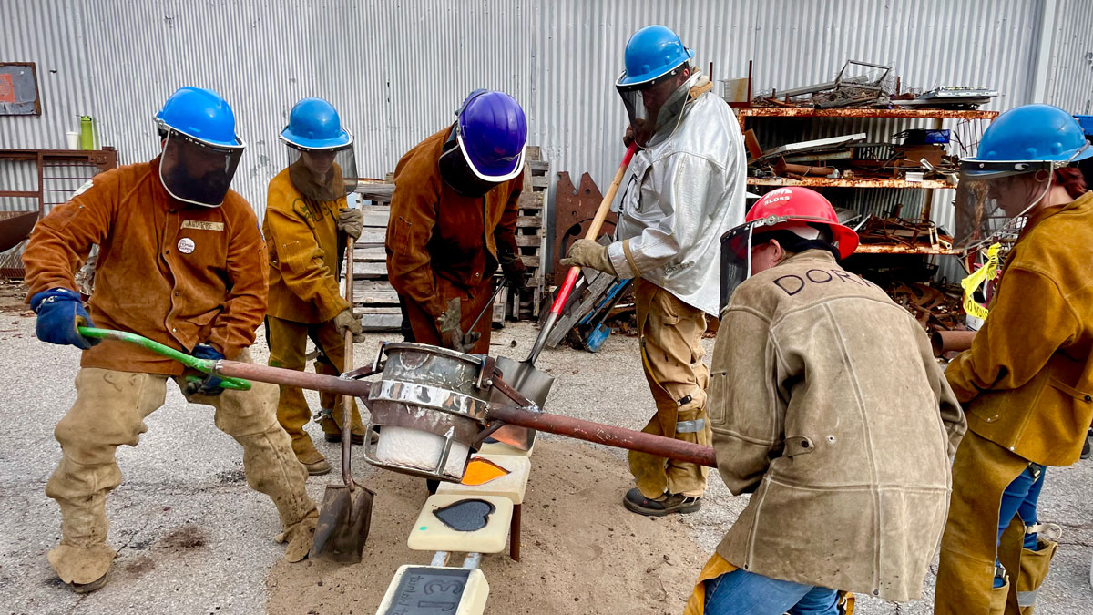SIU students pouring molten iron.
